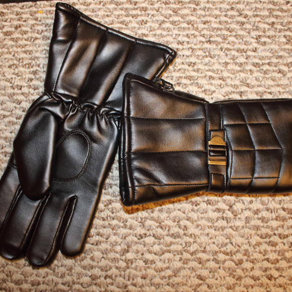 BRANDLESS Other - NIB MENS SKI GLOVES ONE SIZE